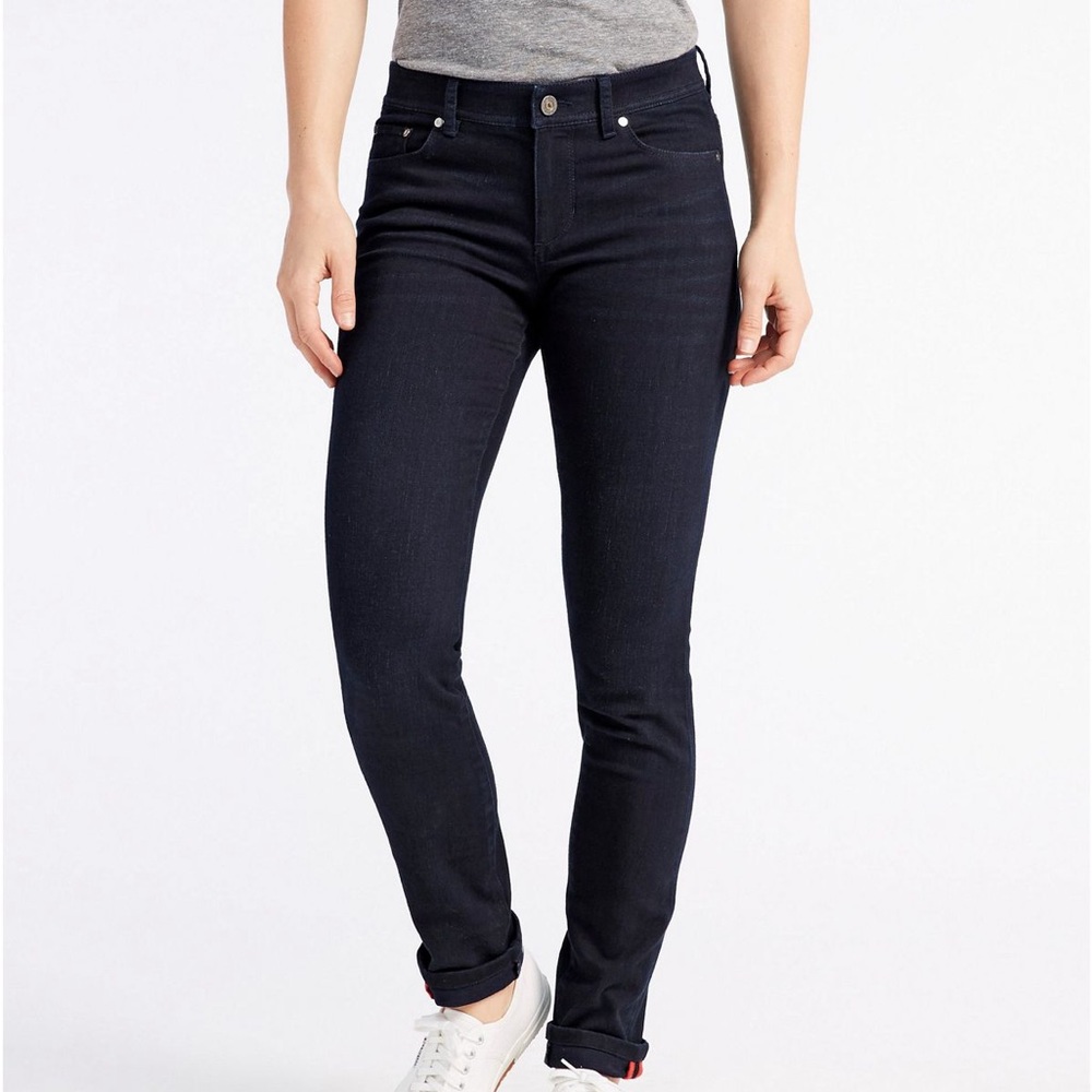 L.L.Bean Performance Stretch Jeans, Low-Rise Slim-Leg, Sz 8. Dark navy wash.